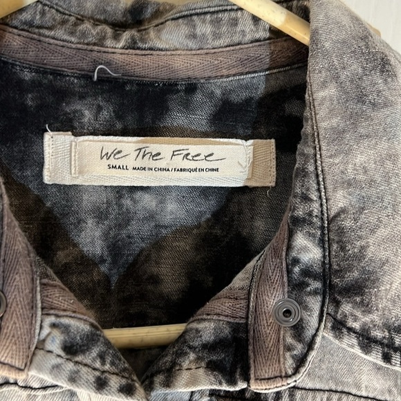 NWOT We The Free Lovestruck Shacket  Acid Washed Blue Snaps Denim Oversized  S - Picture 6 of 9